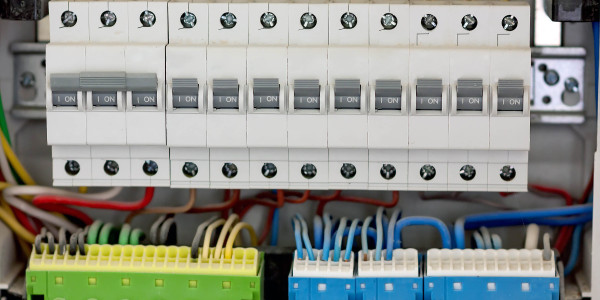 Electricistas Industriales · Instaladores Alta / Baja Tensión Telde · Diagnóstico y solución de fallas en sistemas eléctricos