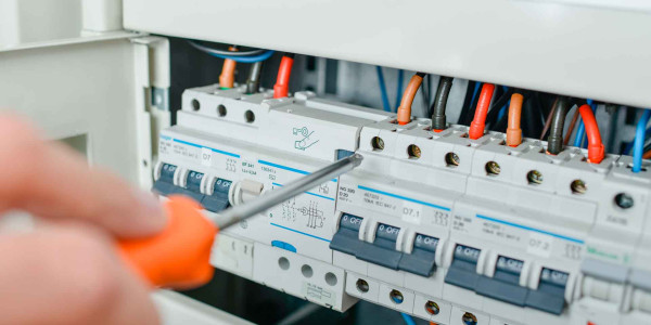 Electricistas Industriales · Instaladores Alta / Baja Tensión Telde · Integración de sistemas de control SCADA para monitoreo remoto