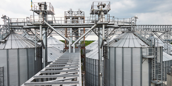 Mecánicos Industriales · Montadores de Estructuras / Maquinaria San Bartolomé de Tirajana · Inspección y lubricación de piezas móviles