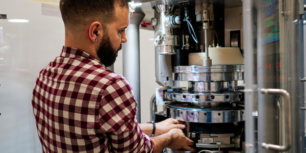 Mecánicos Industriales · Montadores de Estructuras / Maquinaria San Bartolomé de Tirajana · Fabricación y reparación de piezas mediante soldadura MIG, TIG y electrodo